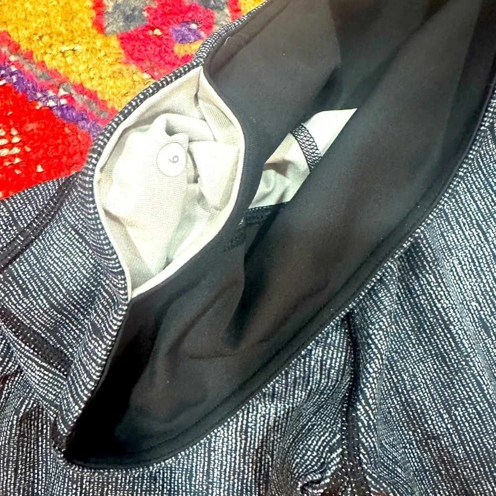 LULULEMON spandex stretch black/white leggings sz 6